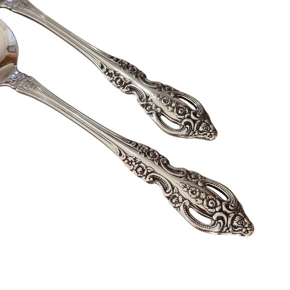 2 Oneida Renoir Pembrooke Serving Spoons 8.5" SS pierced 90s vtg Baroque flaw - Picture 4 of 12